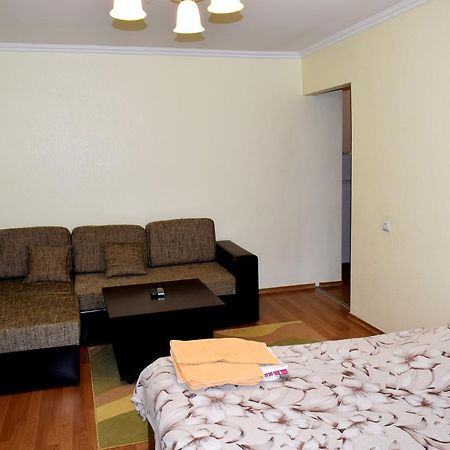 Apartment On Krushelnitskoy 73 Rivne Buitenkant foto