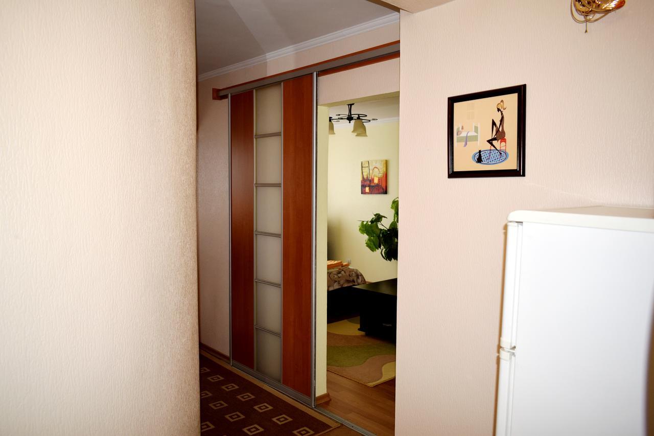 Apartment On Krushelnitskoy 73 Rivne Buitenkant foto